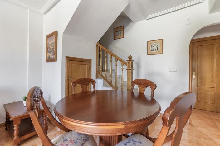 Image No.8-3 Bed House for sale