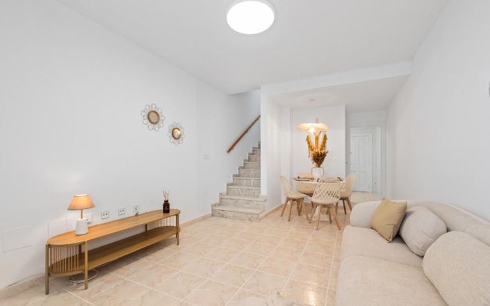 Image No.12-2 Bed House for sale