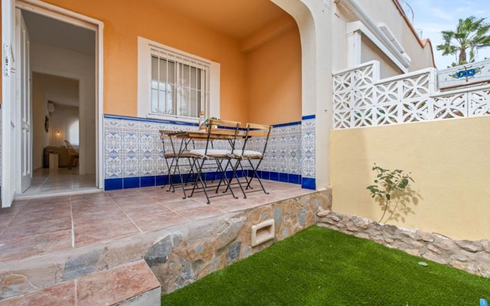 Image No.5-2 Bed House for sale