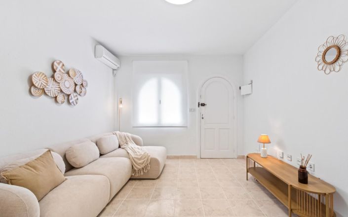 Image No.8-2 Bed House for sale