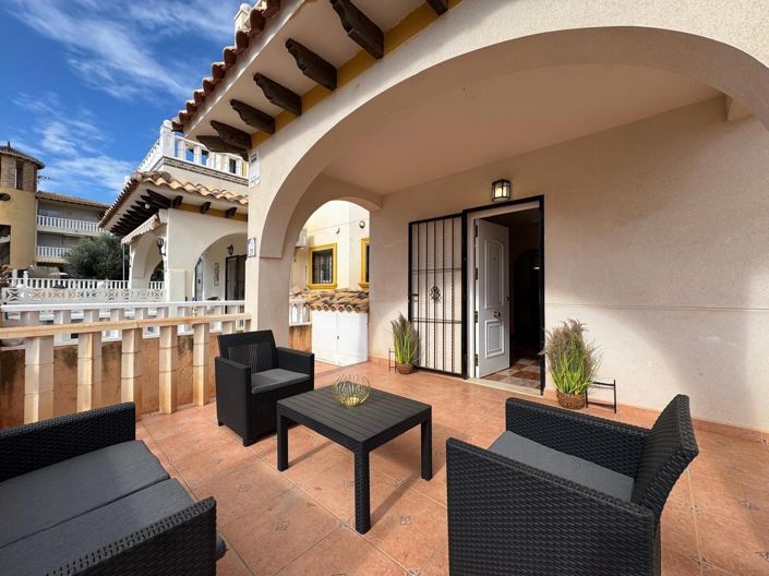 Image No.10-2 Bed House for sale