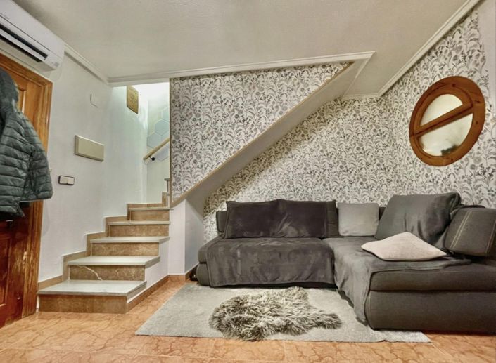 Image No.2-3 Bed House for sale