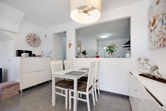 Image No.11-3 Bed House for sale