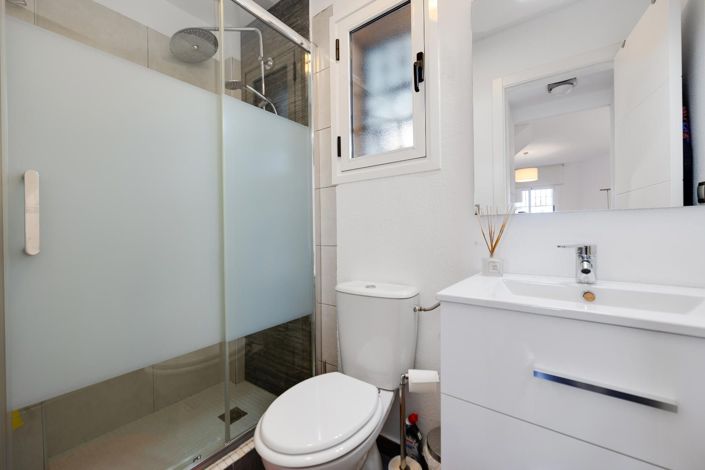 Image No.17-3 Bed House for sale