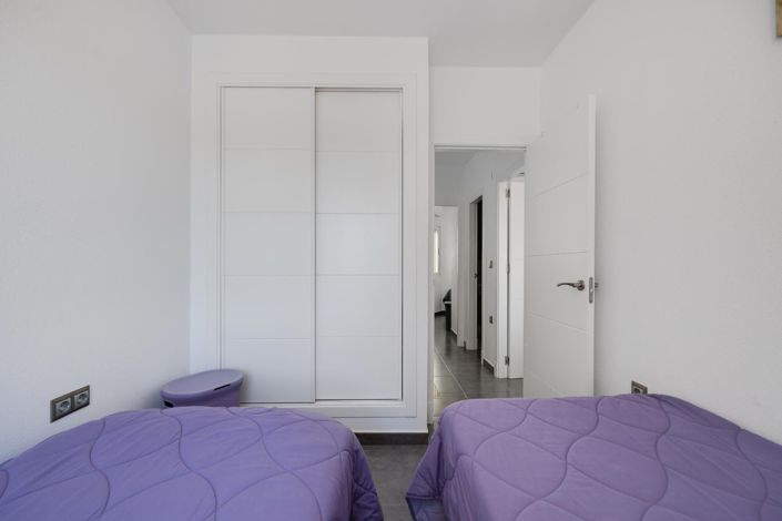 Image No.24-3 Bed House for sale