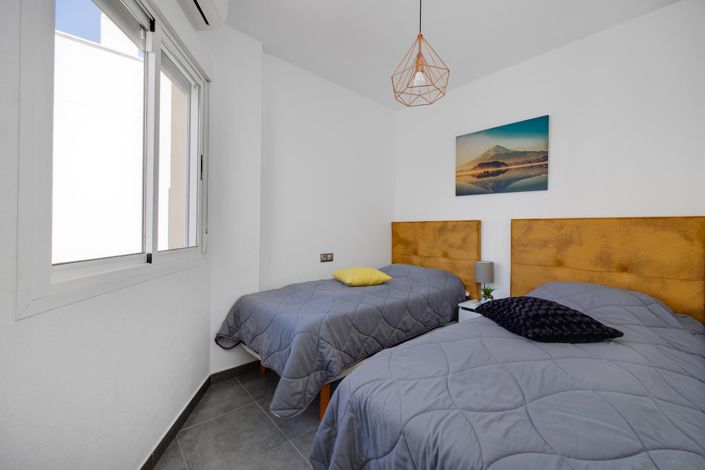 Image No.25-3 Bed House for sale