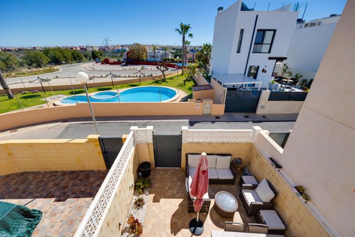 Image No.3-3 Bed House for sale