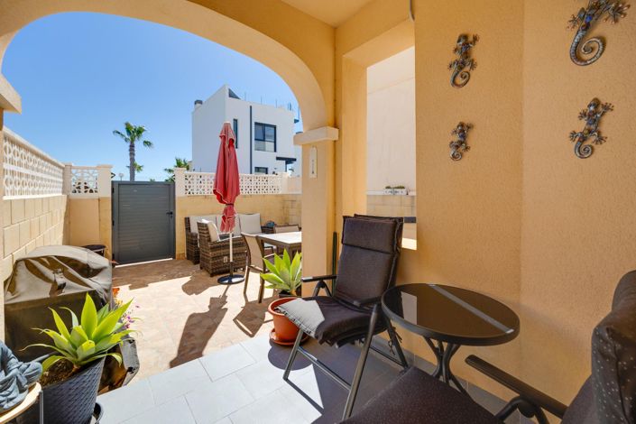 Image No.6-3 Bed House for sale