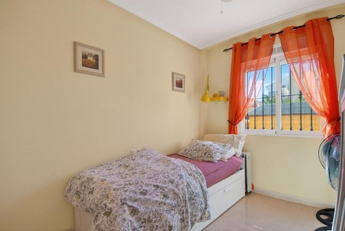 Image No.11-3 Bed House for sale