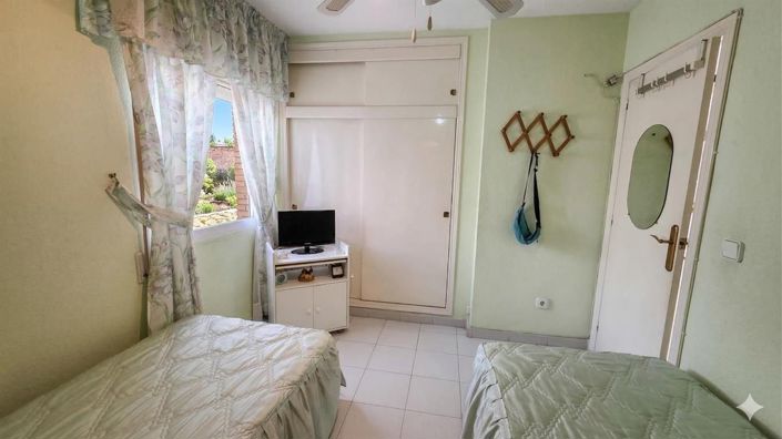 Image No.8-3 Bed House for sale