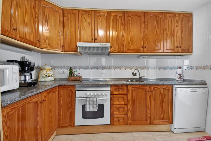 Image No.10-3 Bed House for sale