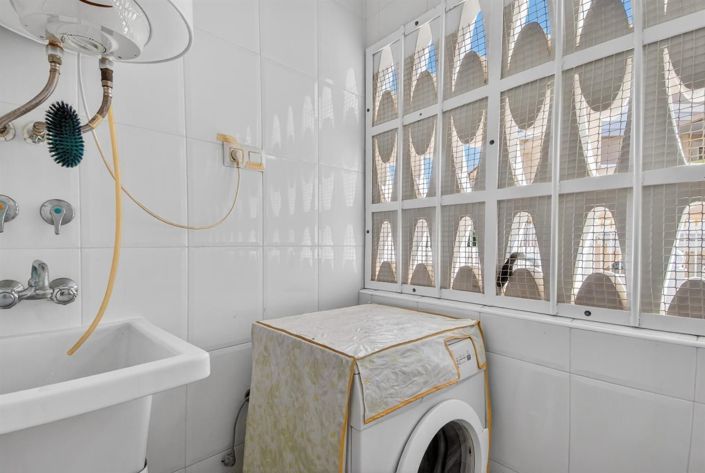 Image No.12-3 Bed House for sale