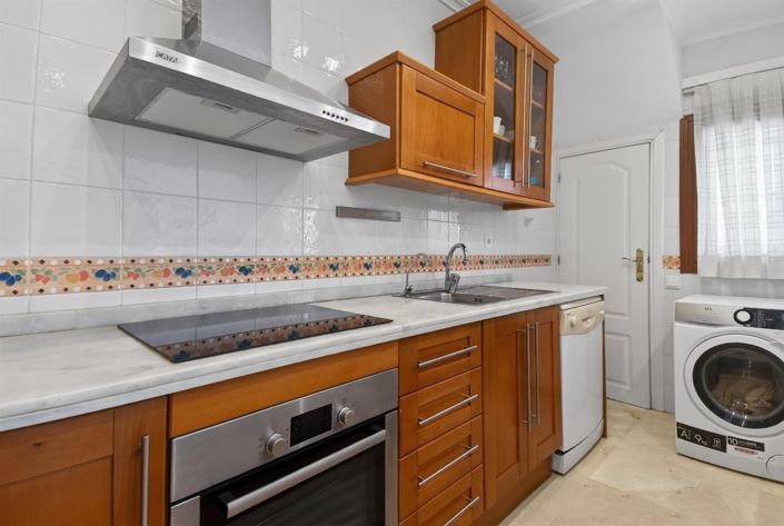 Image No.12-2 Bed House for sale