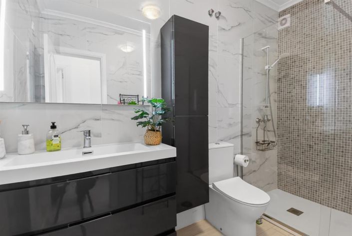 Image No.15-2 Bed House for sale