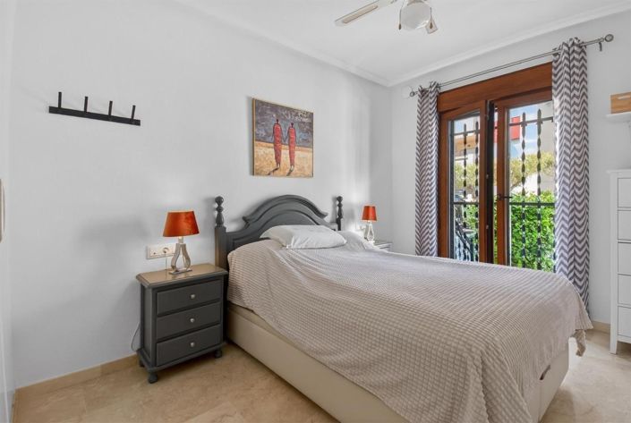 Image No.17-2 Bed House for sale