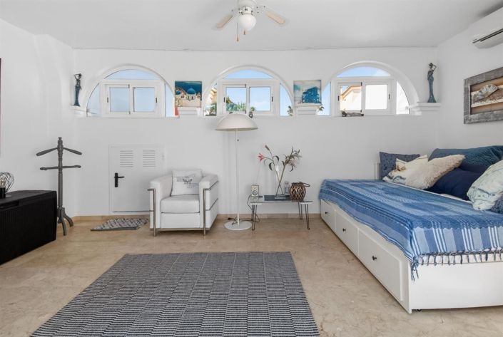 Image No.22-2 Bed House for sale