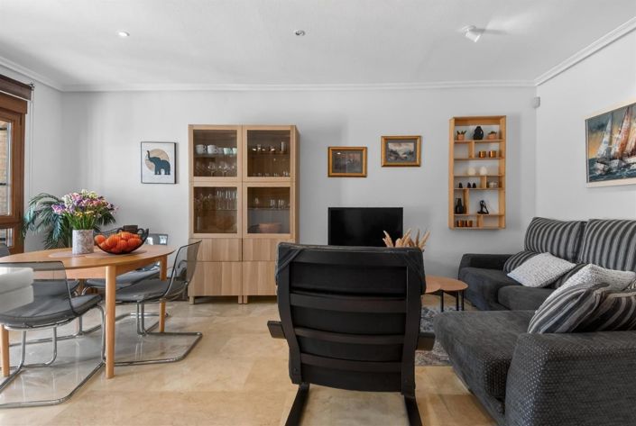 Image No.8-2 Bed House for sale