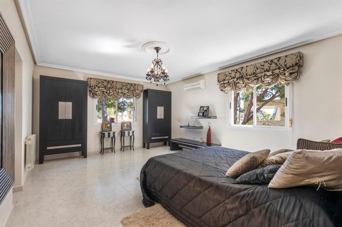 Image No.11-5 Bed Villa for sale