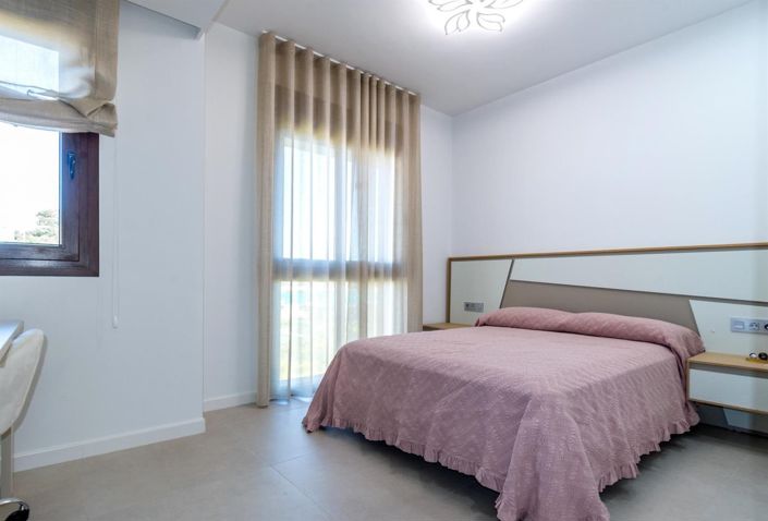 Image No.31-3 Bed House for sale