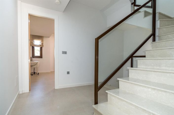 Image No.35-3 Bed House for sale