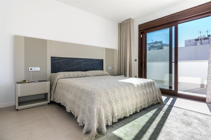 Image No.37-3 Bed House for sale