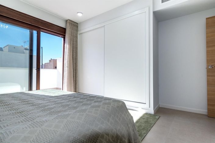 Image No.40-3 Bed House for sale