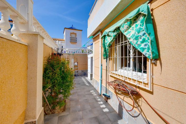 Image No.13-2 Bed House for sale