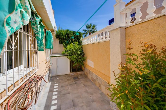 Image No.8-2 Bed House for sale