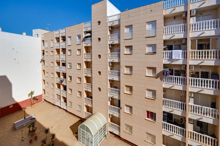 Image No.25-2 Bed Apartment for sale