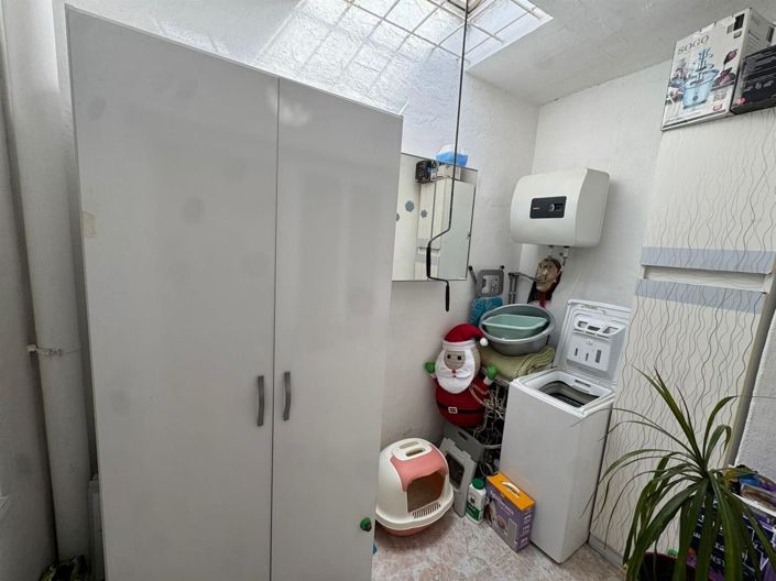 Image No.11-2 Bed House for sale