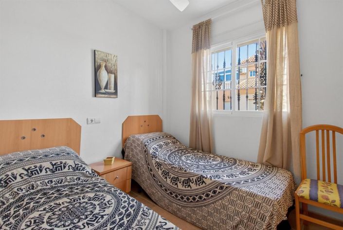 Image No.12-2 Bed House for sale