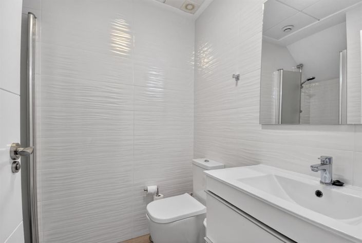 Image No.11-3 Bed House for sale
