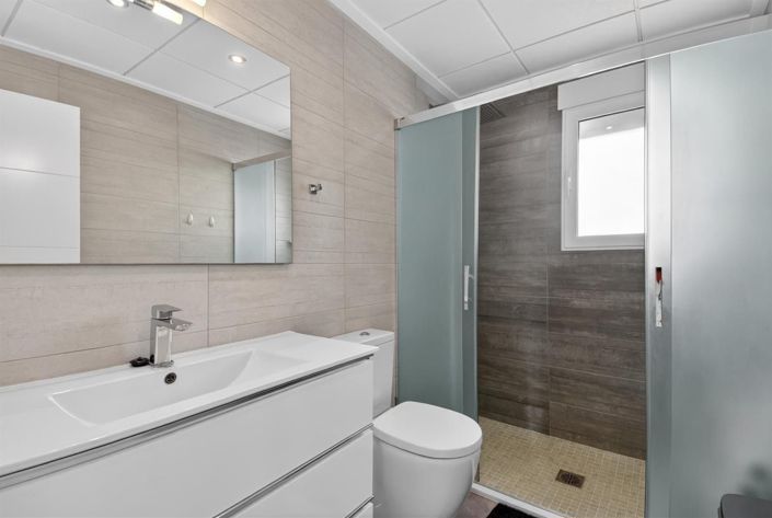 Image No.17-3 Bed House for sale