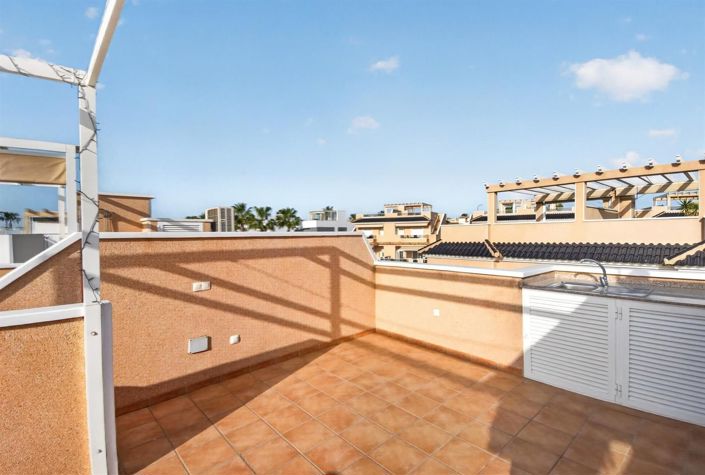 Image No.25-3 Bed House for sale