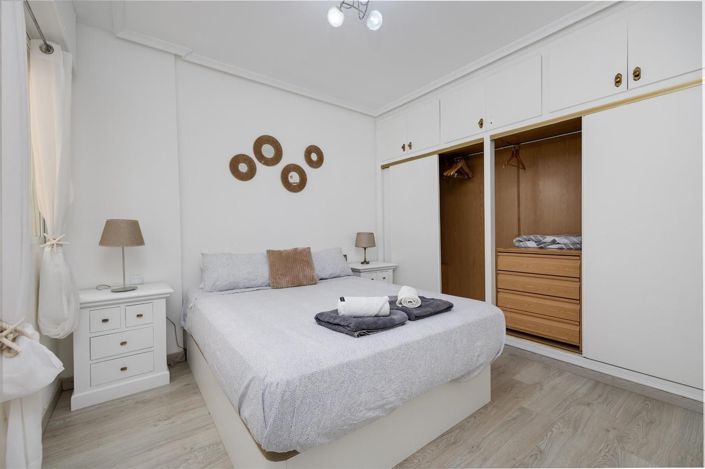 Image No.23-3 Bed Apartment for sale