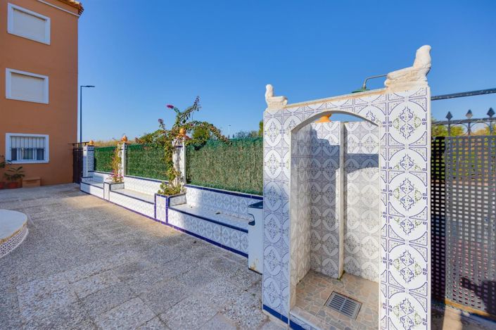 Image No.25-2 Bed Bungalow for sale