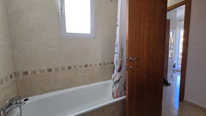 Image No.25-3 Bed House for sale