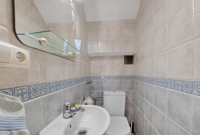 Image No.12-2 Bed House for sale