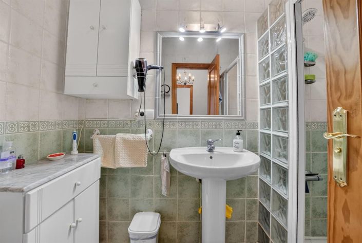Image No.18-2 Bed House for sale