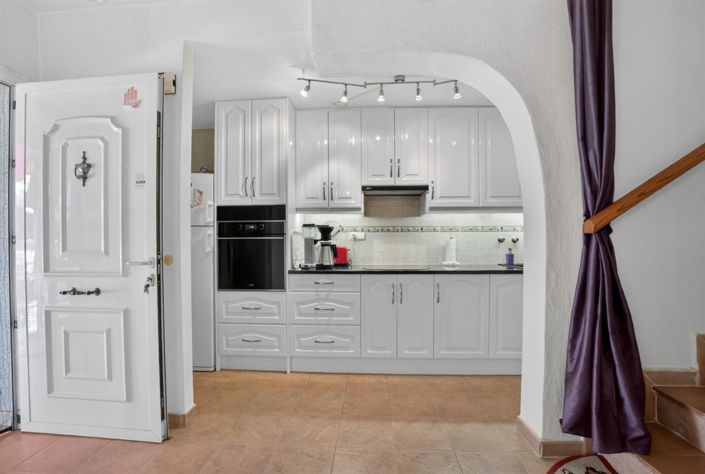 Image No.8-2 Bed House for sale