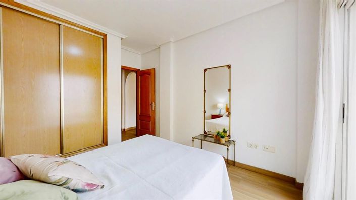 Image No.20-3 Bed Apartment for sale