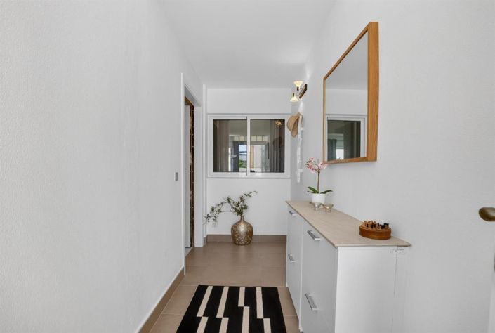 Image No.12-2 Bed House for sale