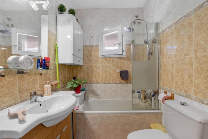 Image No.10-3 Bed House for sale