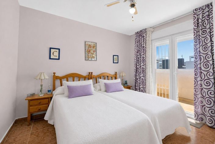 Image No.19-3 Bed House for sale