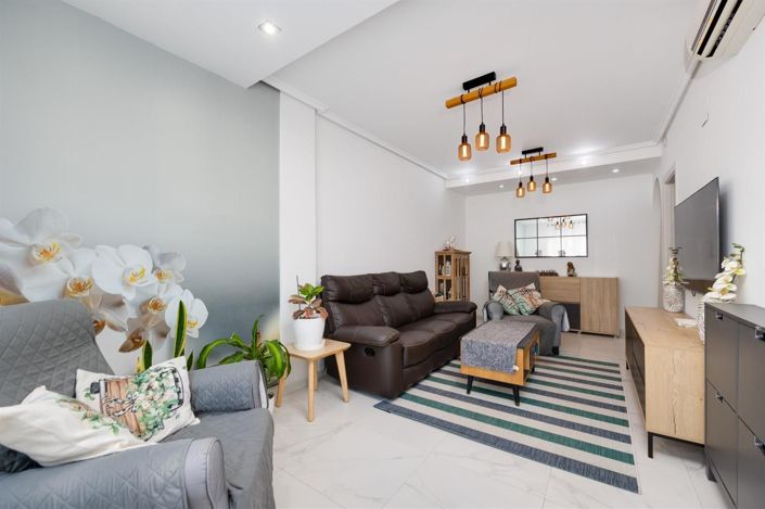 Image No.4-2 Bed House for sale