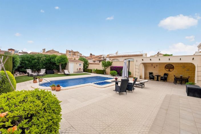 Image No.17-3 Bed Villa for sale