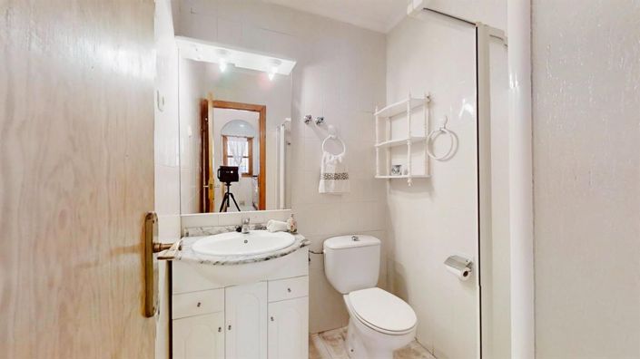 Image No.6-2 Bed House for sale