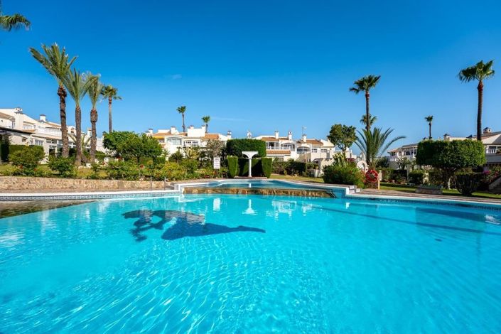 Image No.2-Villa de 2 chambres à vendre à Torrevieja
