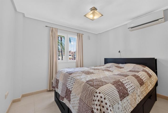 Image No.15-3 Bed House for sale