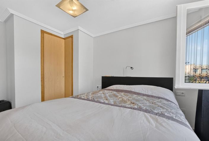 Image No.21-3 Bed House for sale
